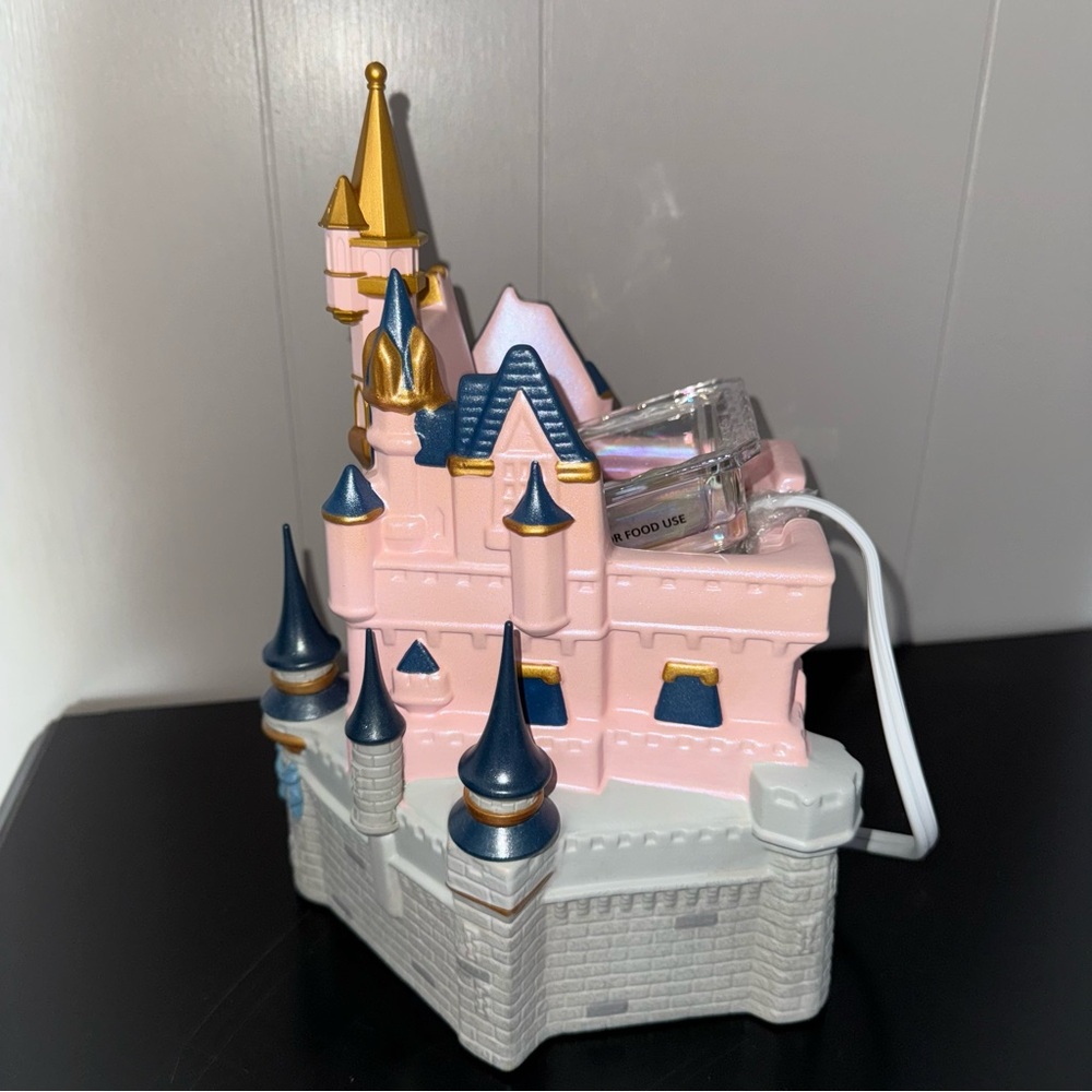 ✨🆕 Scentsy Disney Cinderella 50th Anniversary Castle Warmer - Picture 7 of 16